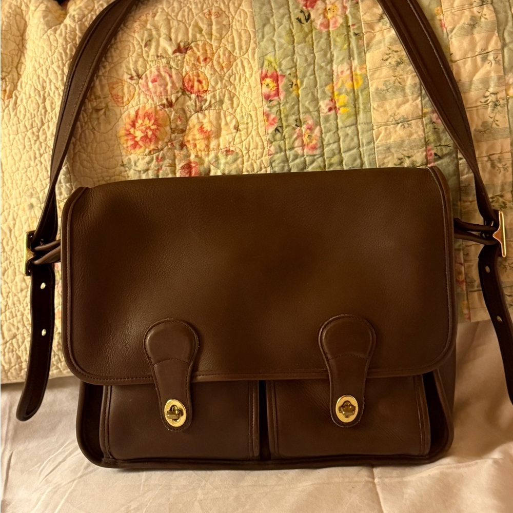 Vintage Coach Field Bag Made in USA
British Tan Unisex